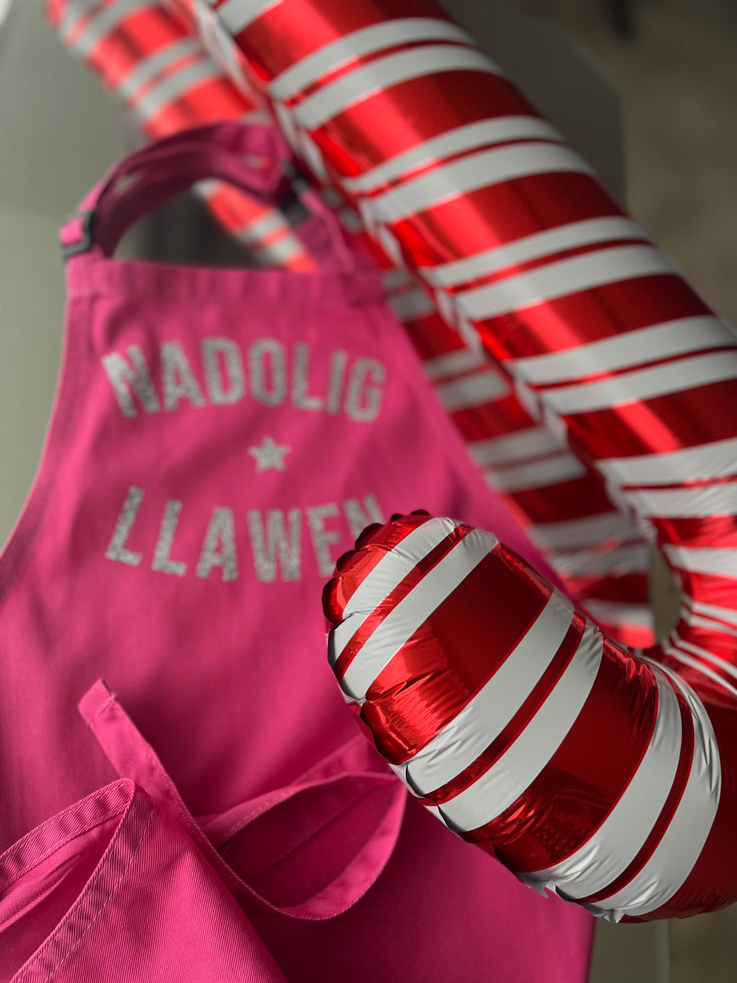 Nadolig Llawen apron pink