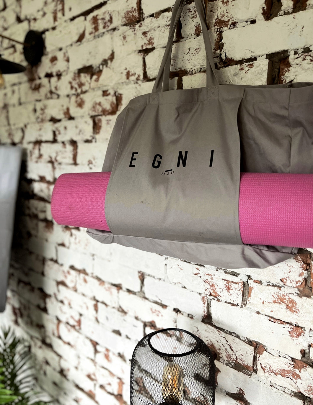 E G N I gym bag