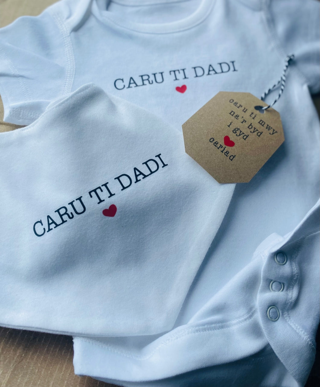 “CARU TI DADI” vest and bib set